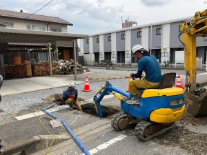 写真５．開削部施工状況-４工区（取付管部掘削）